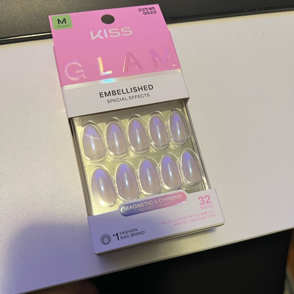 KISS Glam Chrome Embellished Nails